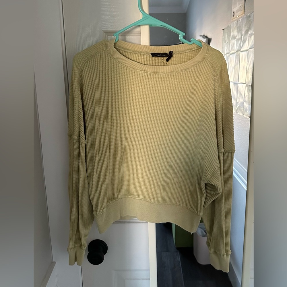 Pale Yellow / Green long sleeve women’s